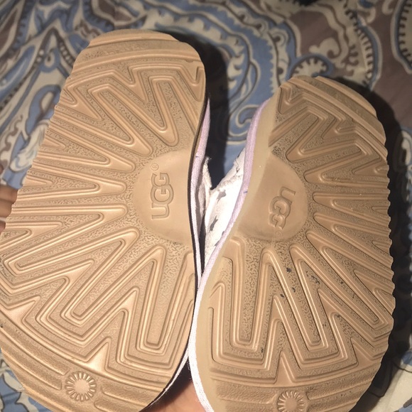 Classic Short II Star Uggs - Picture 3 of 5